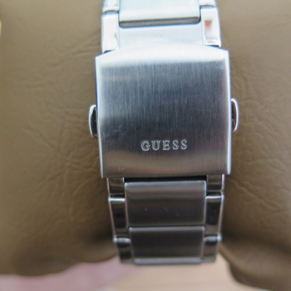 GUESS Rigor Standout Sporty Multi-Function Watch - Picture 5 of 8